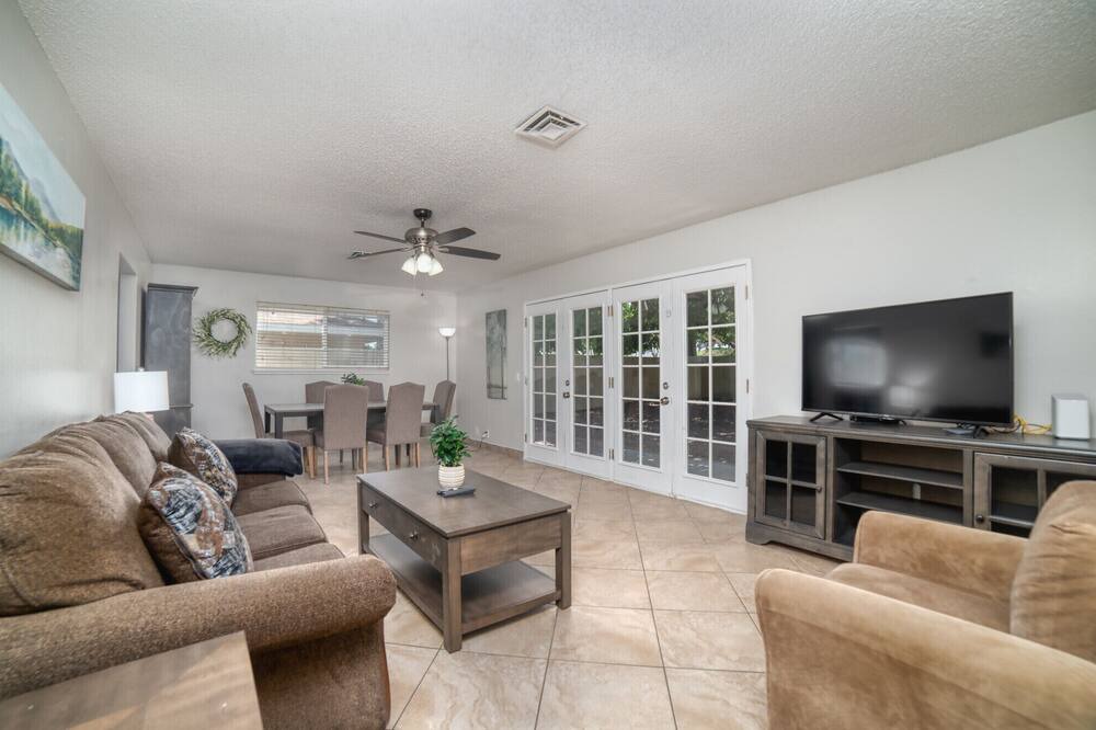 Photo of Livingroom in Rancho Oakey