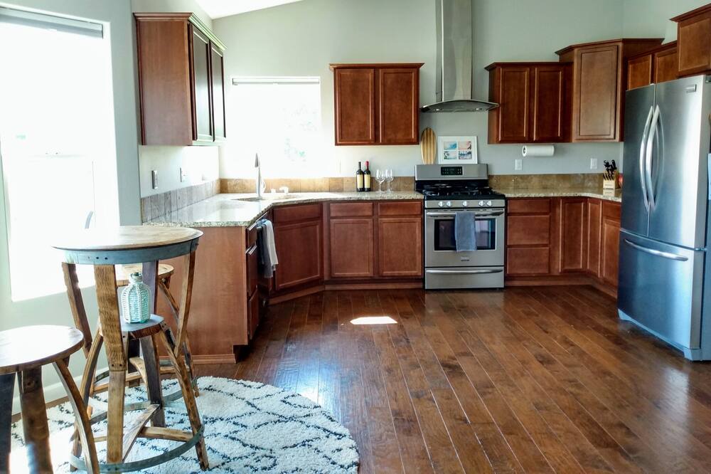 Photo of Kitchen in Benton City