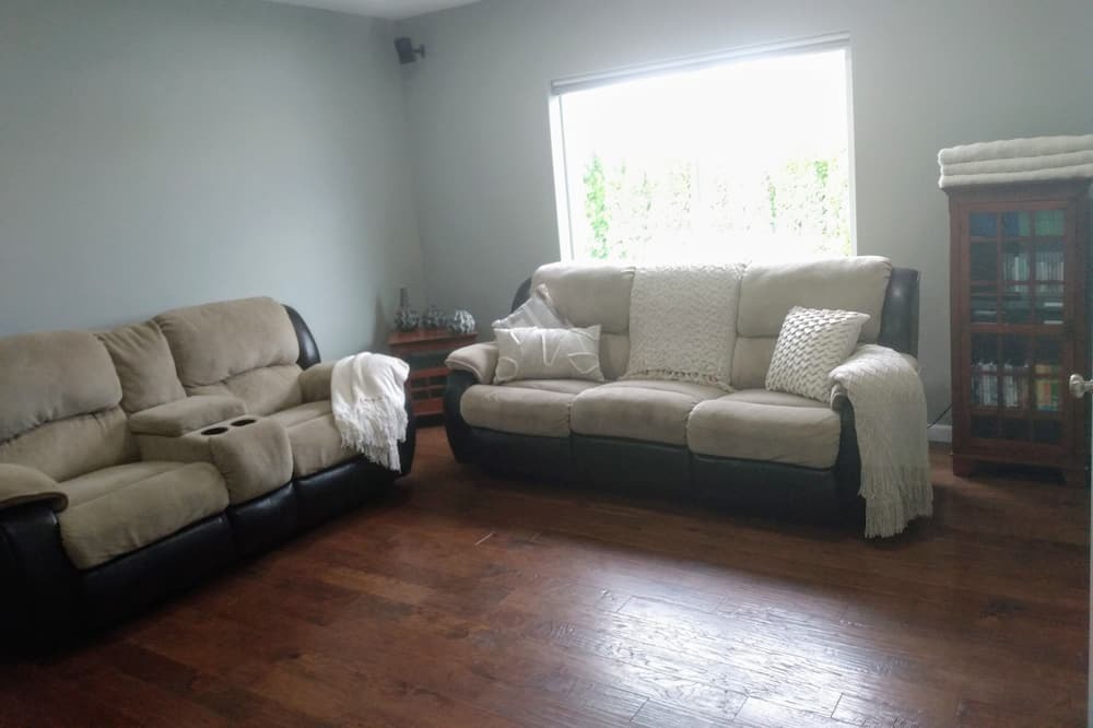 Photo of Livingroom in Benton City