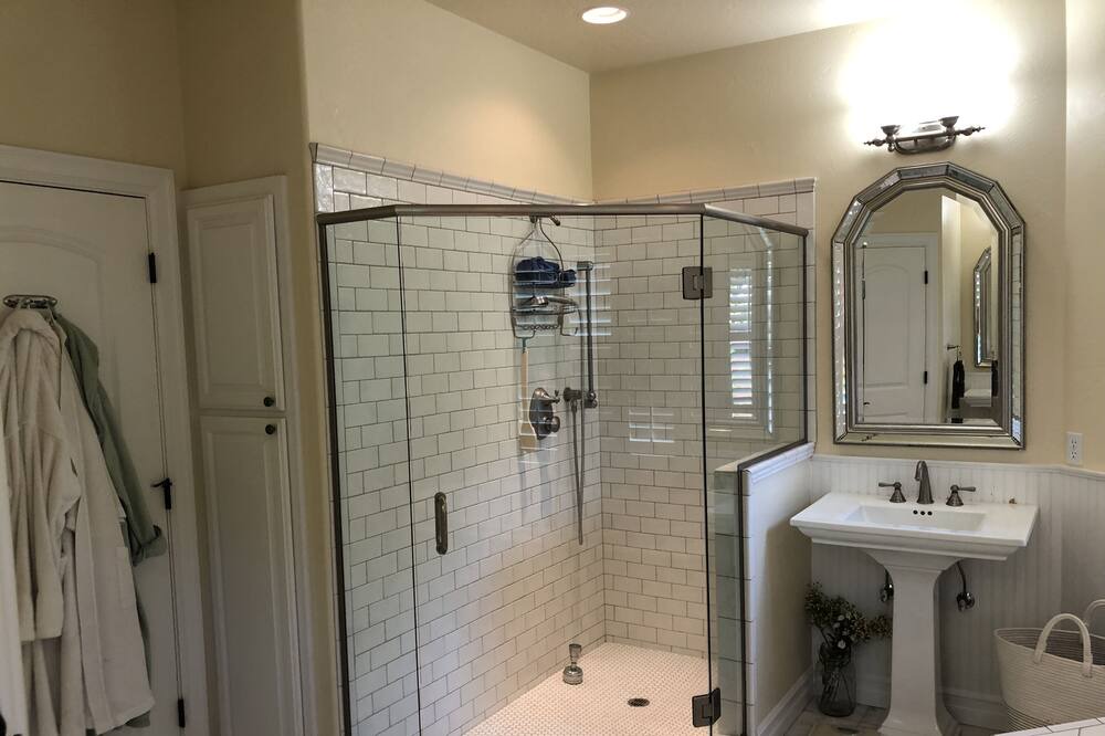 Photo of Bathroom in Central Oregon