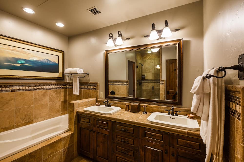 Photo of Bathroom in Pronghorn