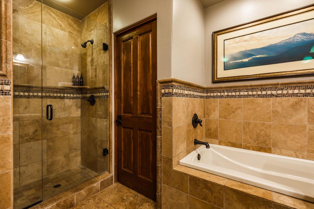 Photo of Bathroom in Pronghorn