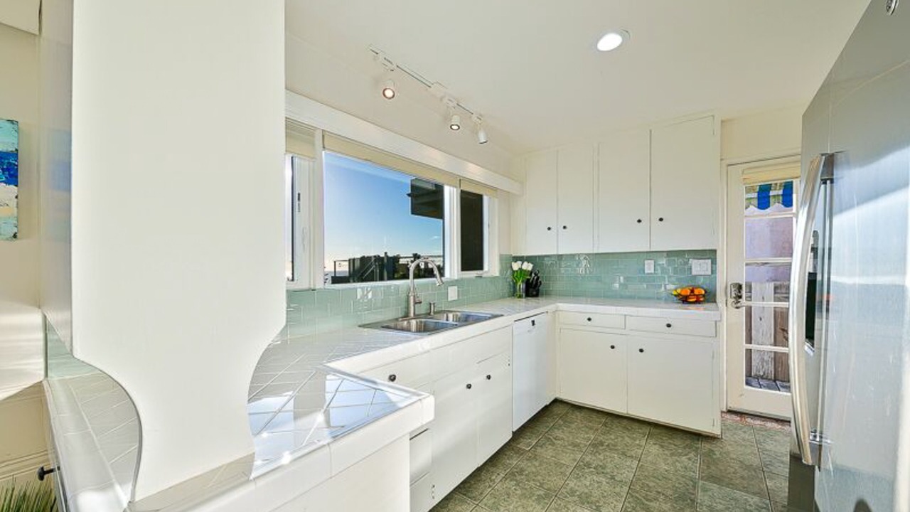 Photo of Kitchen in Cardiff-by-the-Sea