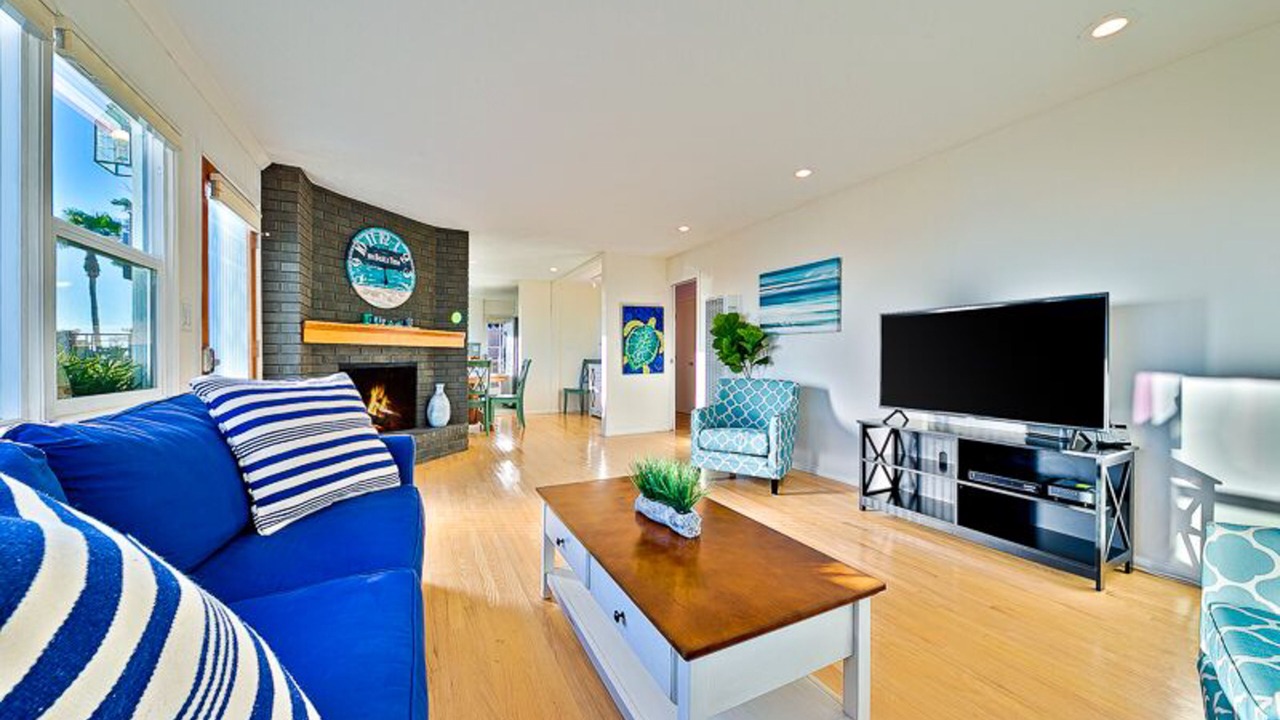 Photo of Livingroom in Cardiff-by-the-Sea