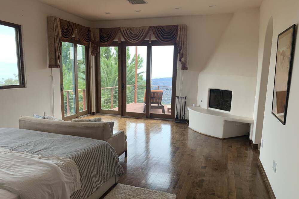 Photo of Bedroom in Malibu