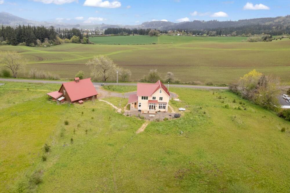 Photo of Others in Gaston