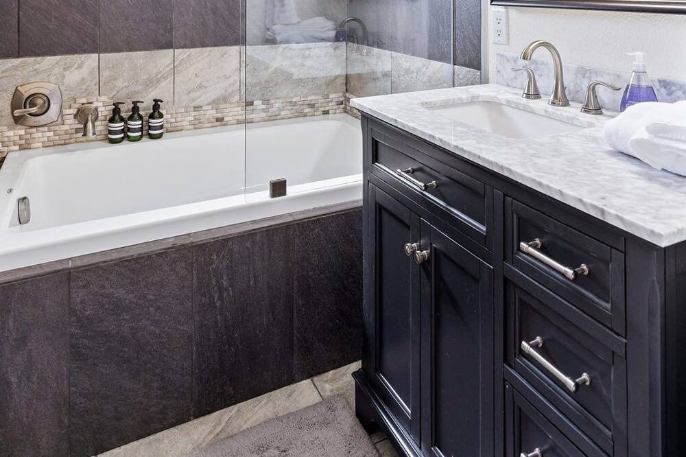 Photo of Bathroom in Rancho Oakey