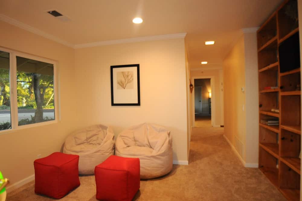Photo of Livingroom in Vista
