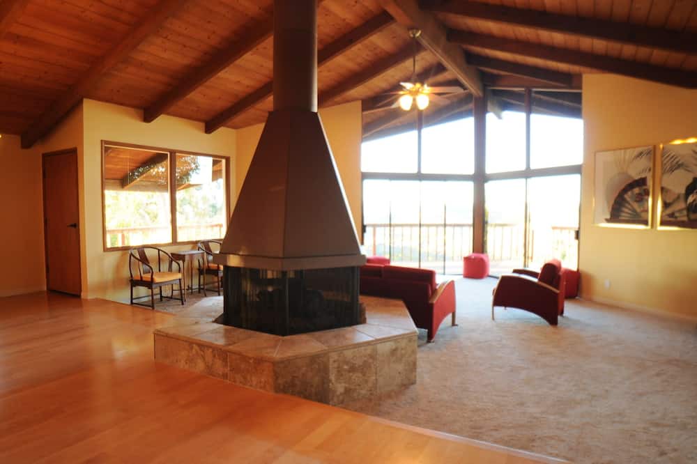 Photo of Livingroom in Vista