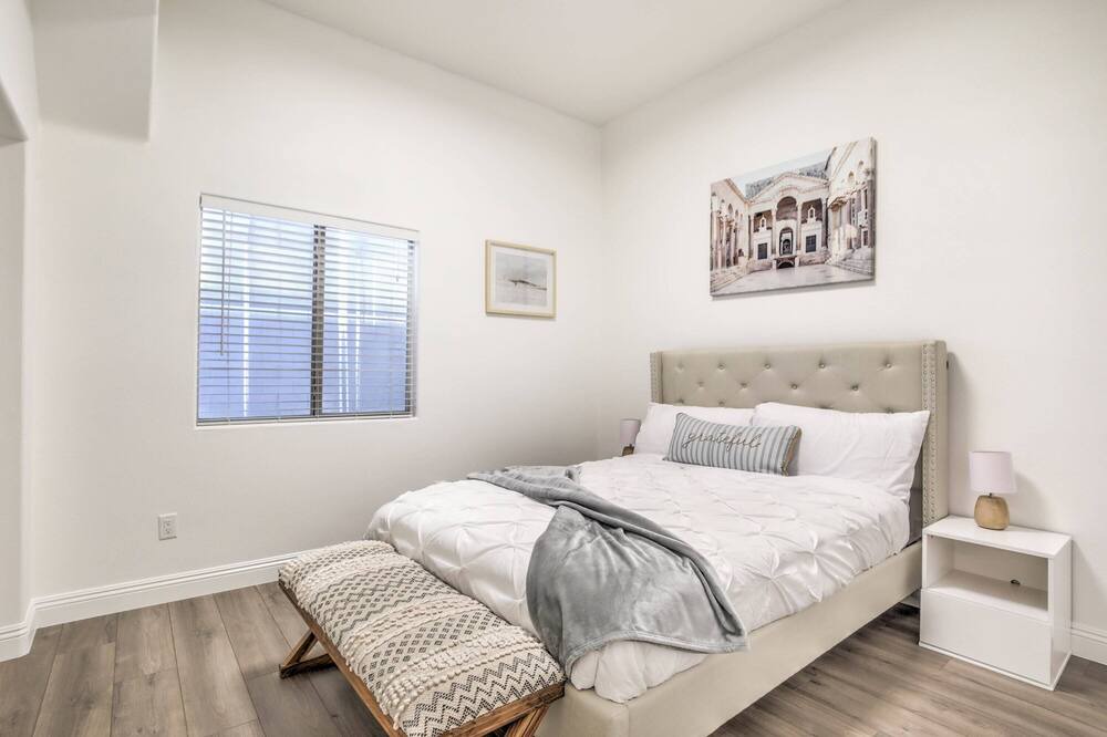 Photo of Bedroom in Mission Hills