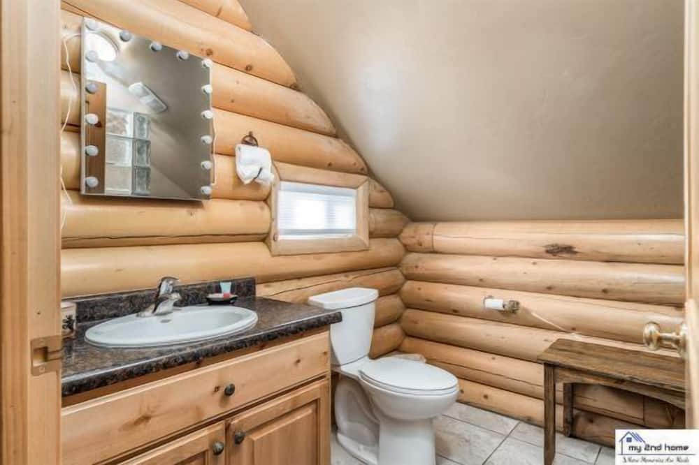 Photo of Bathroom in Mammoth Creek