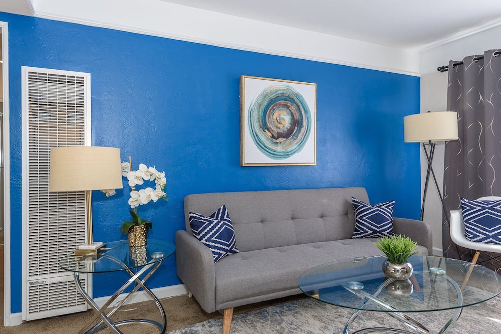 Photo of Livingroom in Bay Park