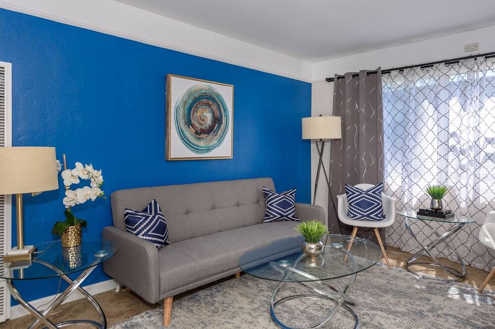 Photo of Livingroom in Bay Park