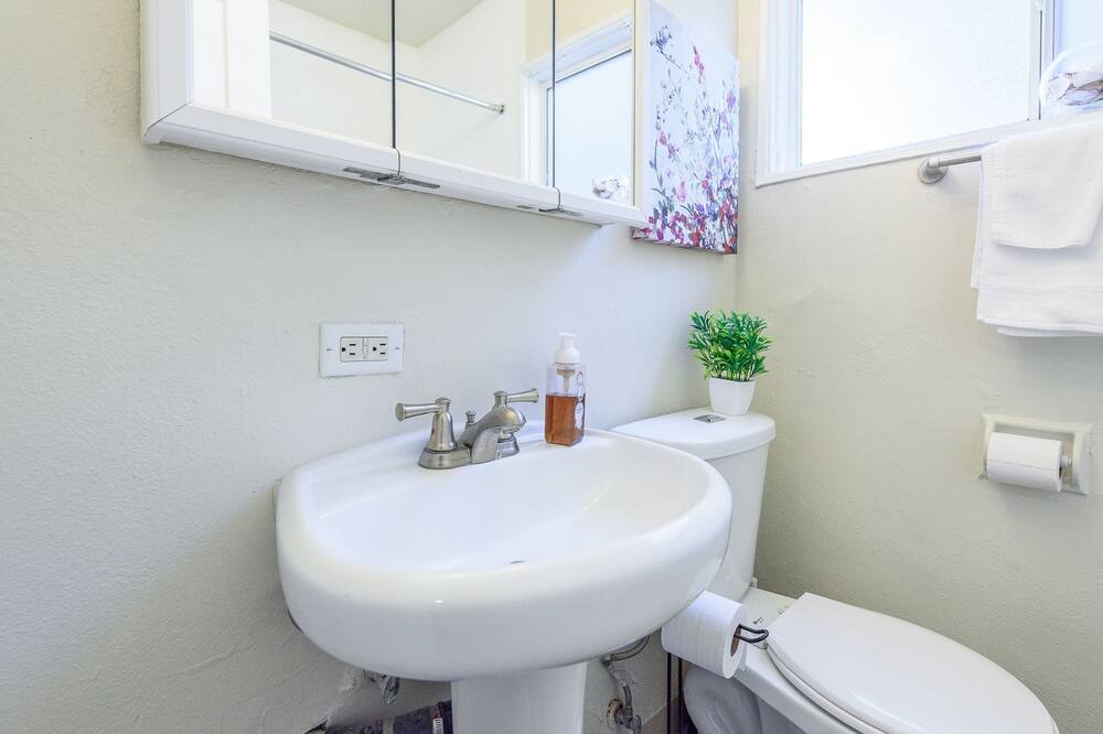 Photo of Bathroom in Bay Park