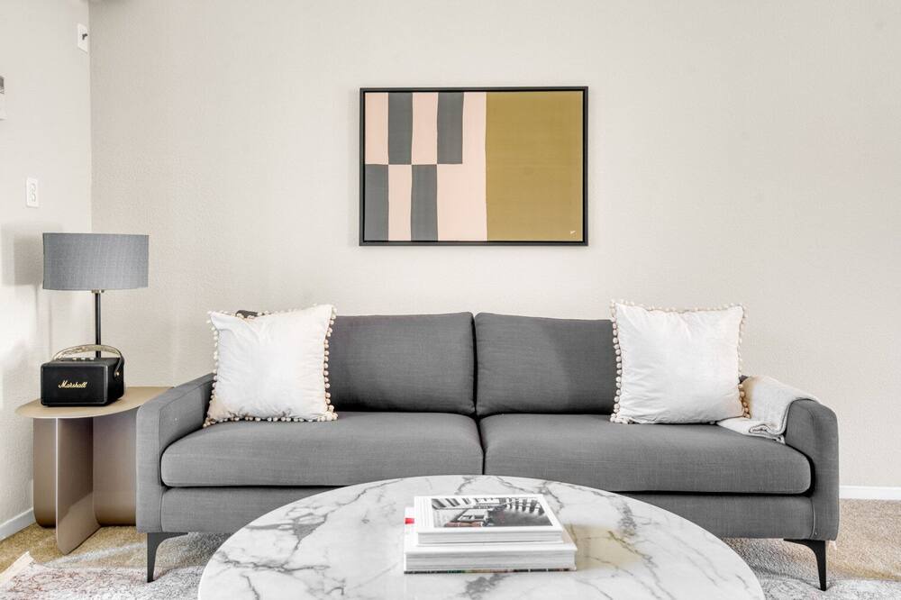 Photo of Livingroom in Downtown