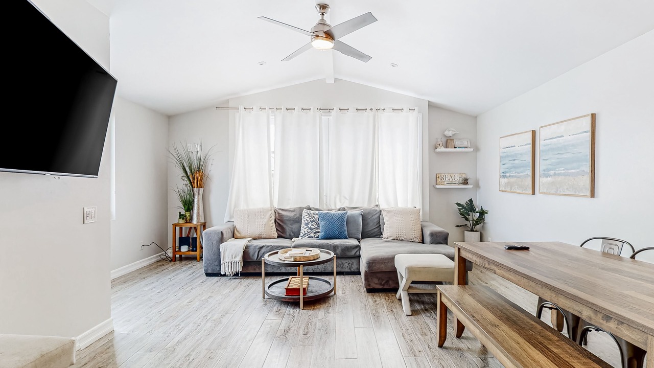 Photo of Livingroom in Mission Beach
