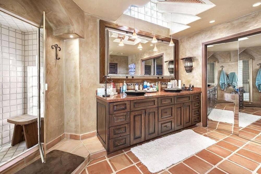 Photo of Bedroom in Pinyon Crest