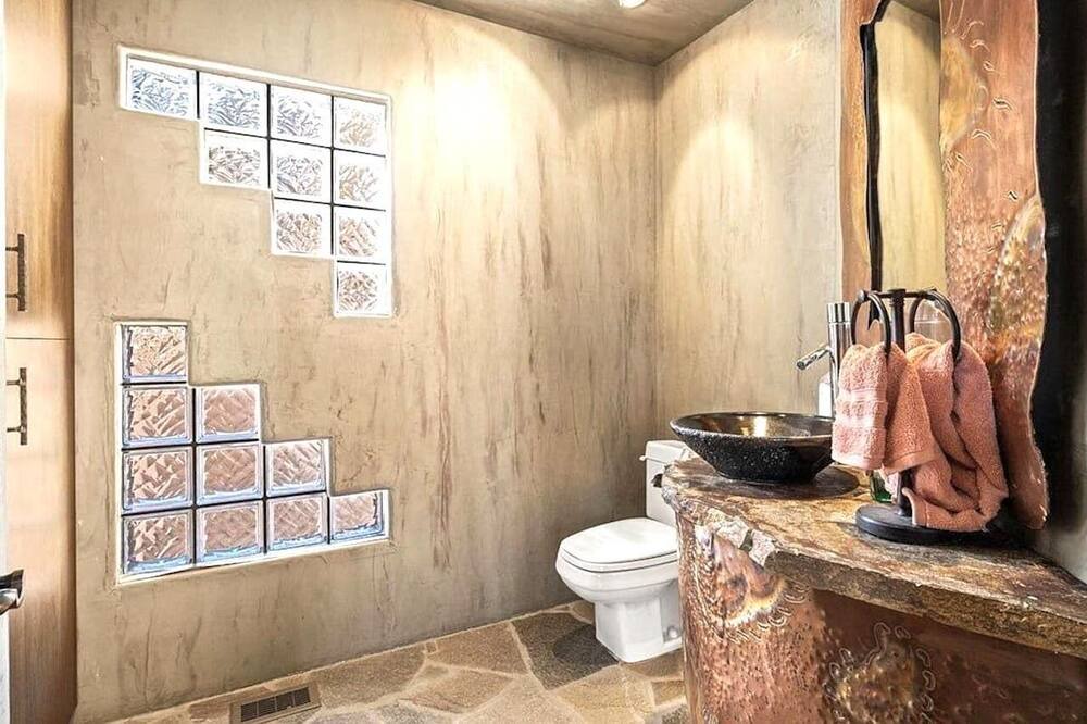 Photo of Bathroom in Pinyon Crest