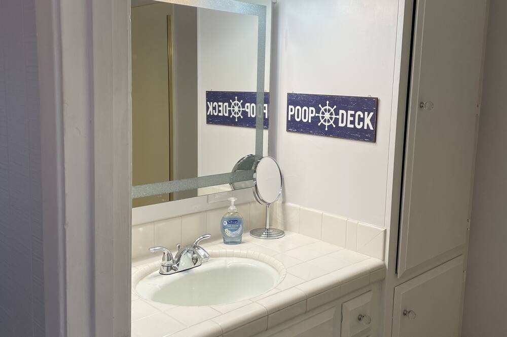 Photo of Bathroom in Kelseyville