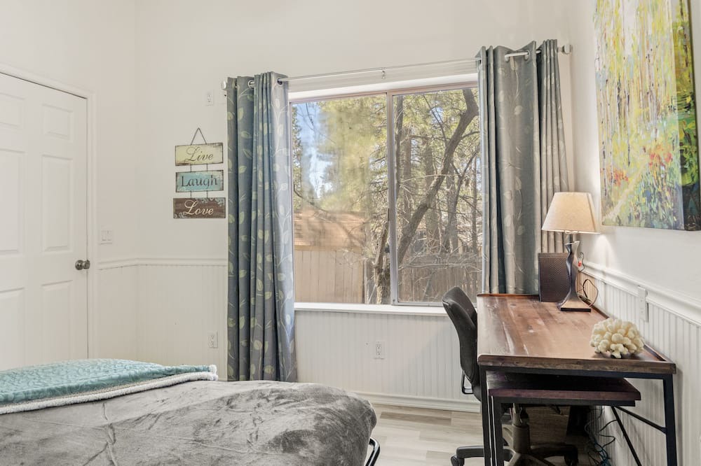 Photo of Bedroom in Munds Park