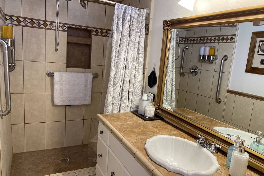 Photo of Bathroom in Munds Park