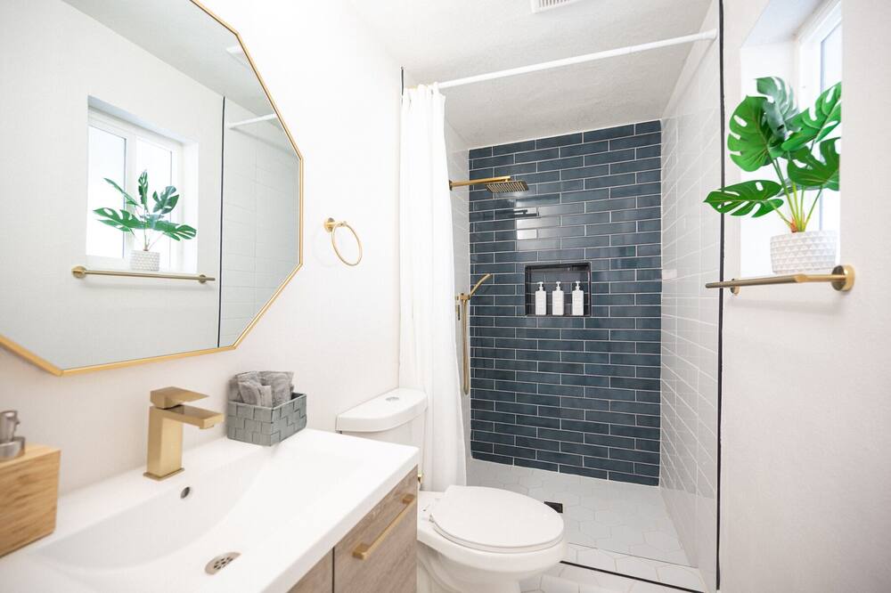 Photo of Bathroom in Gateway District