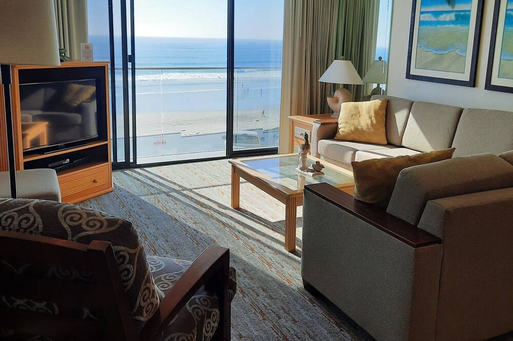 Photo of Livingroom in North Pacific Beach