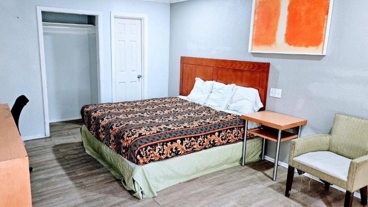 Photo of Bedroom in Ridgecrest