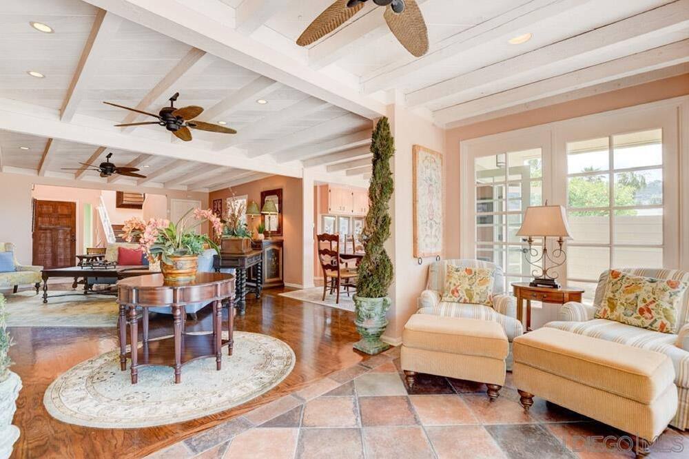 Photo of Livingroom in La Jolla Shores