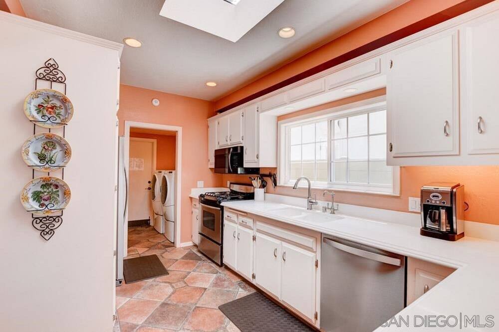 Photo of Kitchen in La Jolla Shores