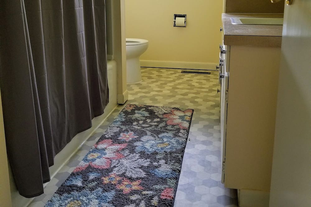 Photo of Bathroom in Carson