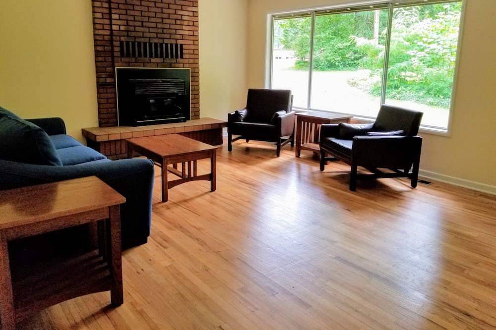 Photo of Livingroom in Carson