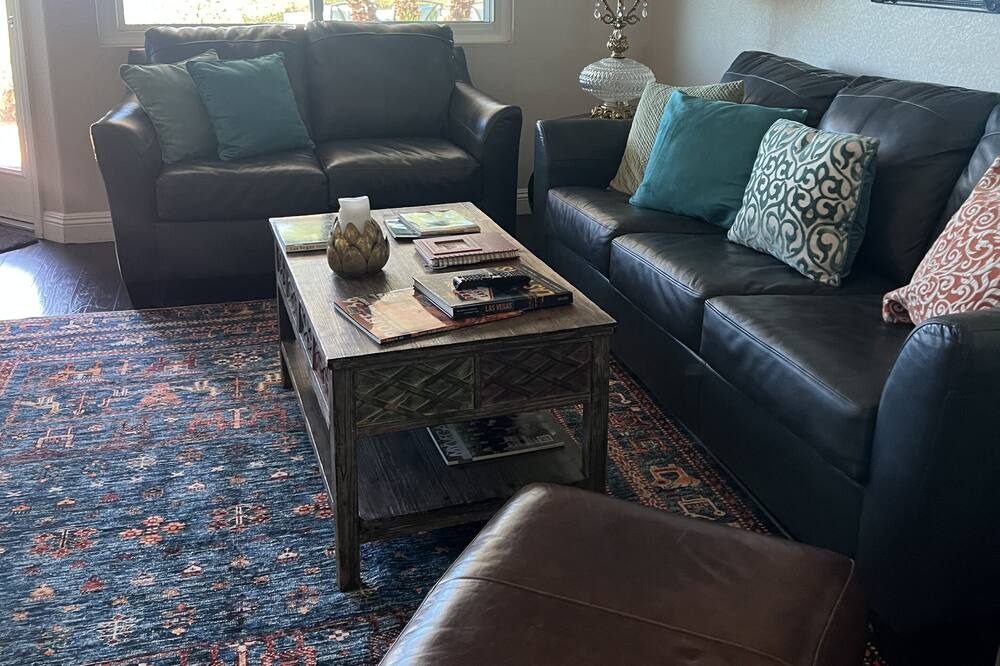 Photo of Livingroom in Townsite