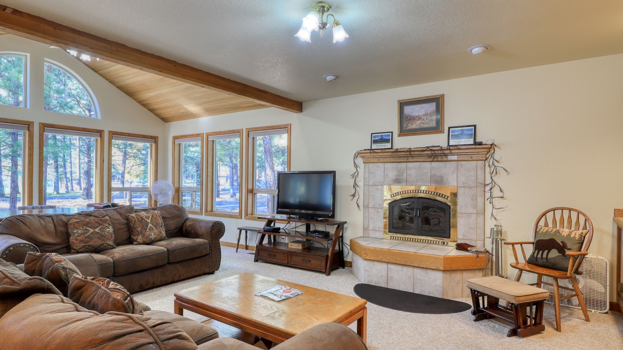 Photo of Livingroom in Black Butte Ranch