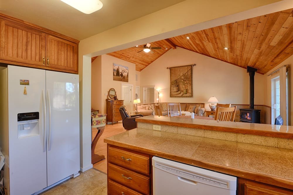 Photo of Bedroom in Elk