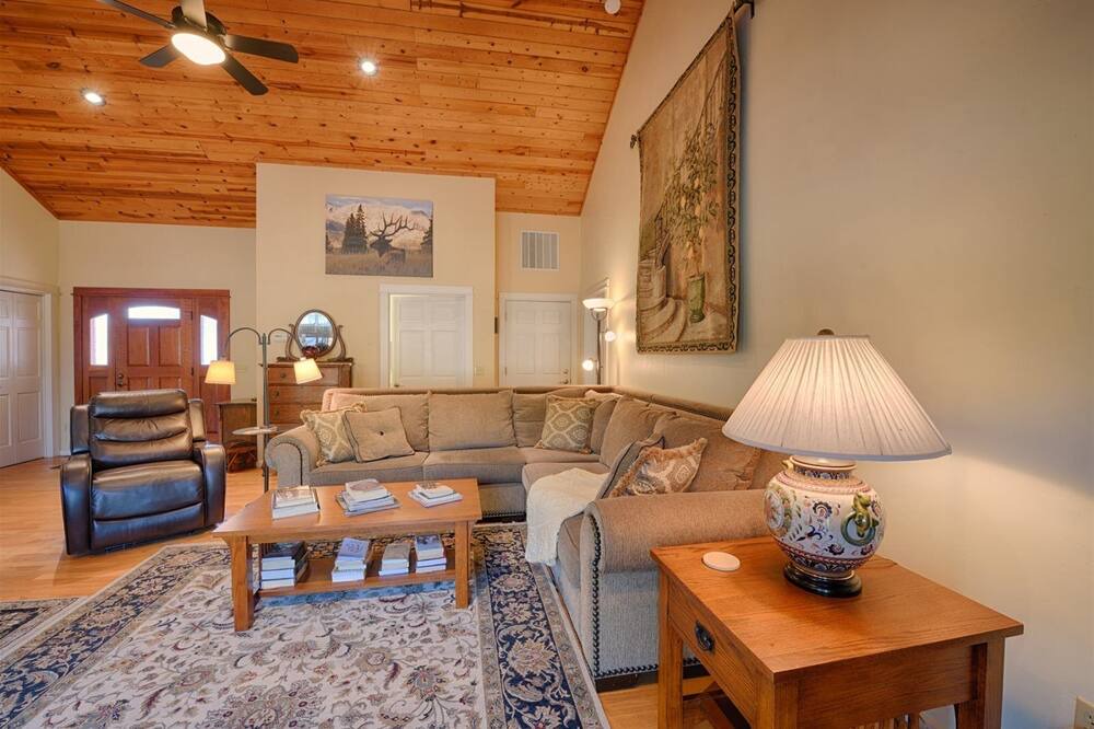 Photo of Bedroom in Elk