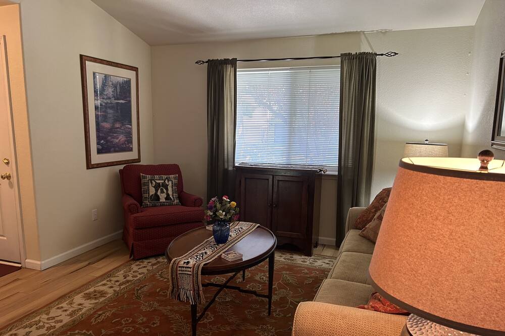 Photo of Livingroom in Southwest Bend