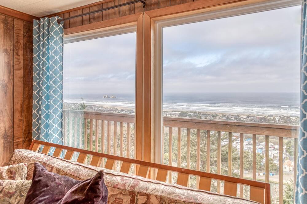 Photo of Livingroom in Rockaway Beach