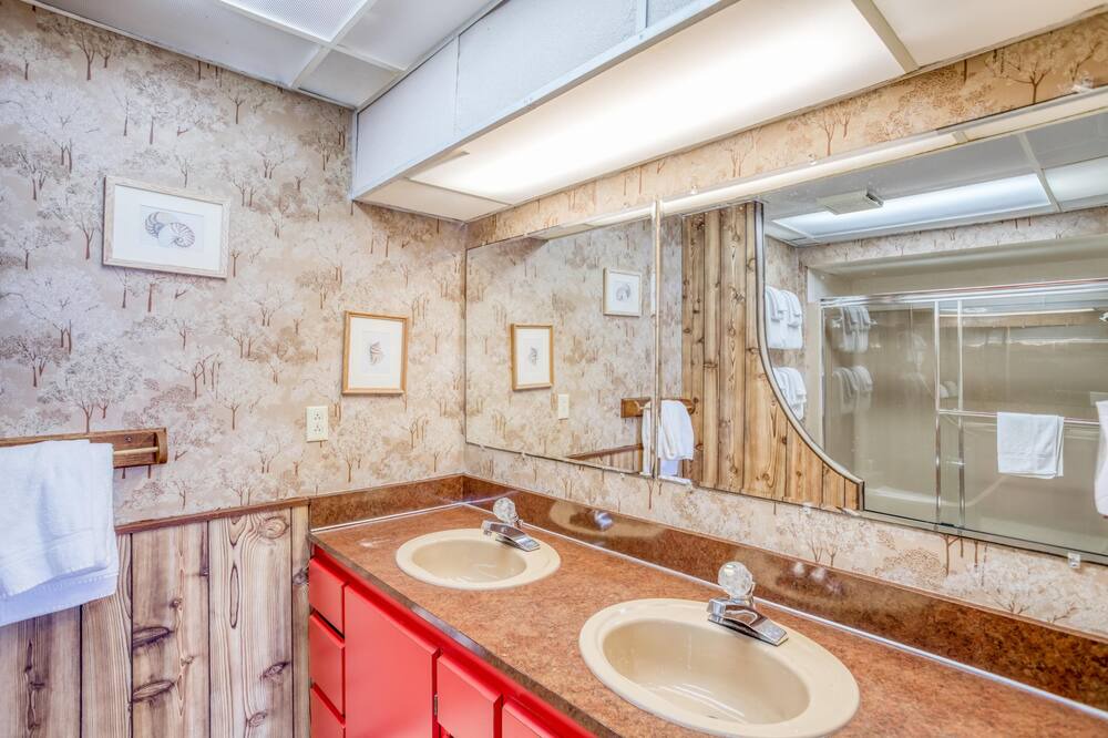 Photo of Bathroom in Rockaway Beach