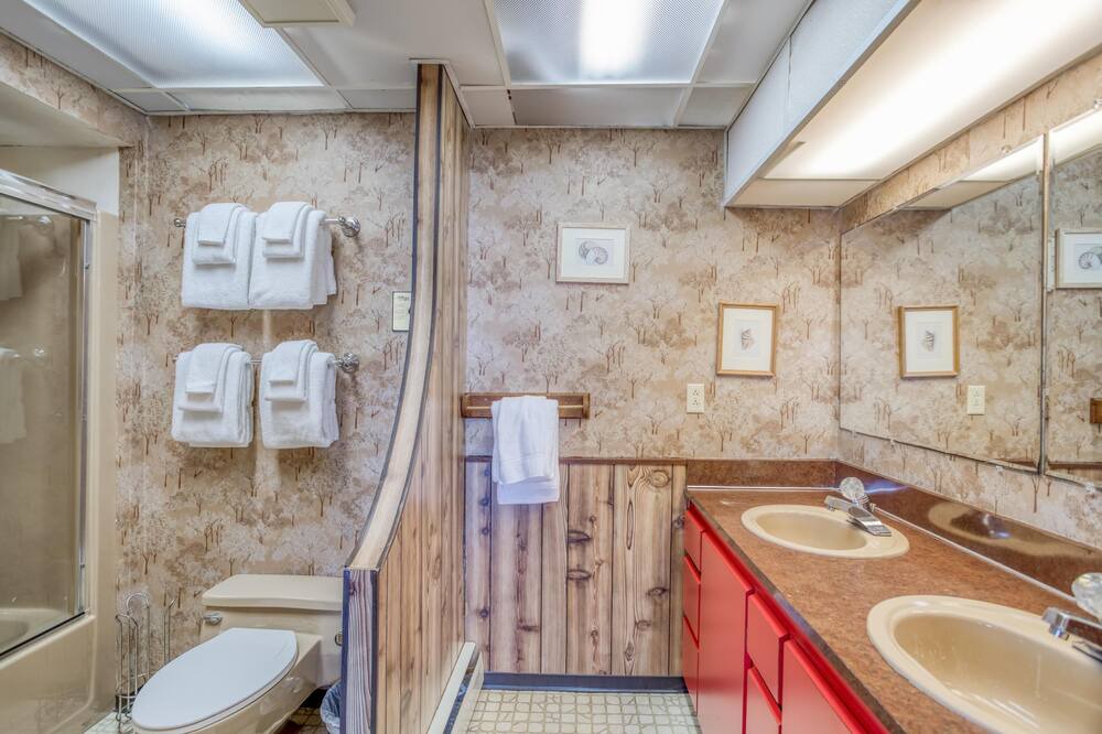 Photo of Bathroom in Rockaway Beach