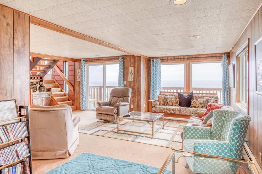 Photo of Livingroom in Rockaway Beach