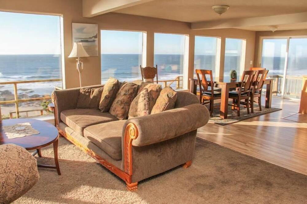 Photo of Livingroom in Nelscott