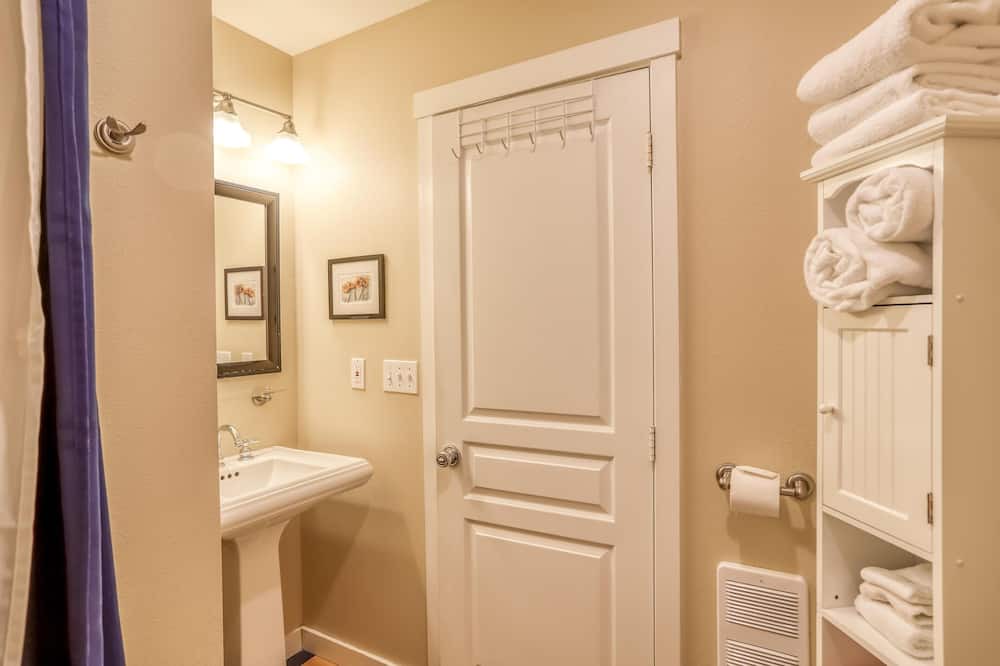 Photo of Bathroom in Lincoln Beach