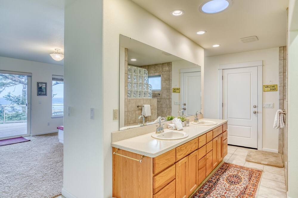 Photo of Bathroom in Bayshore