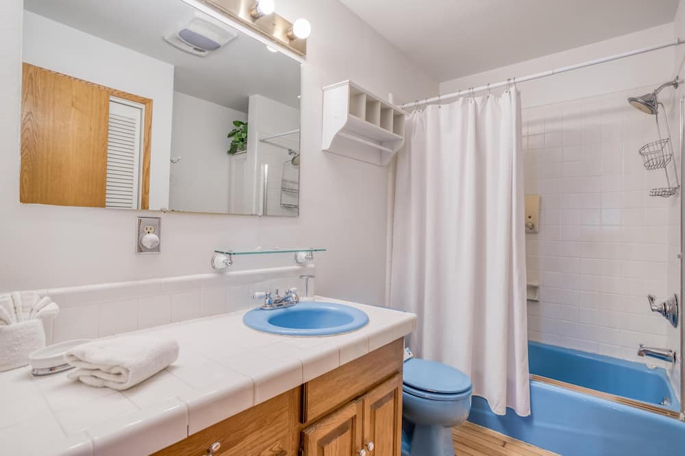 Photo of Bathroom in Otter Rock