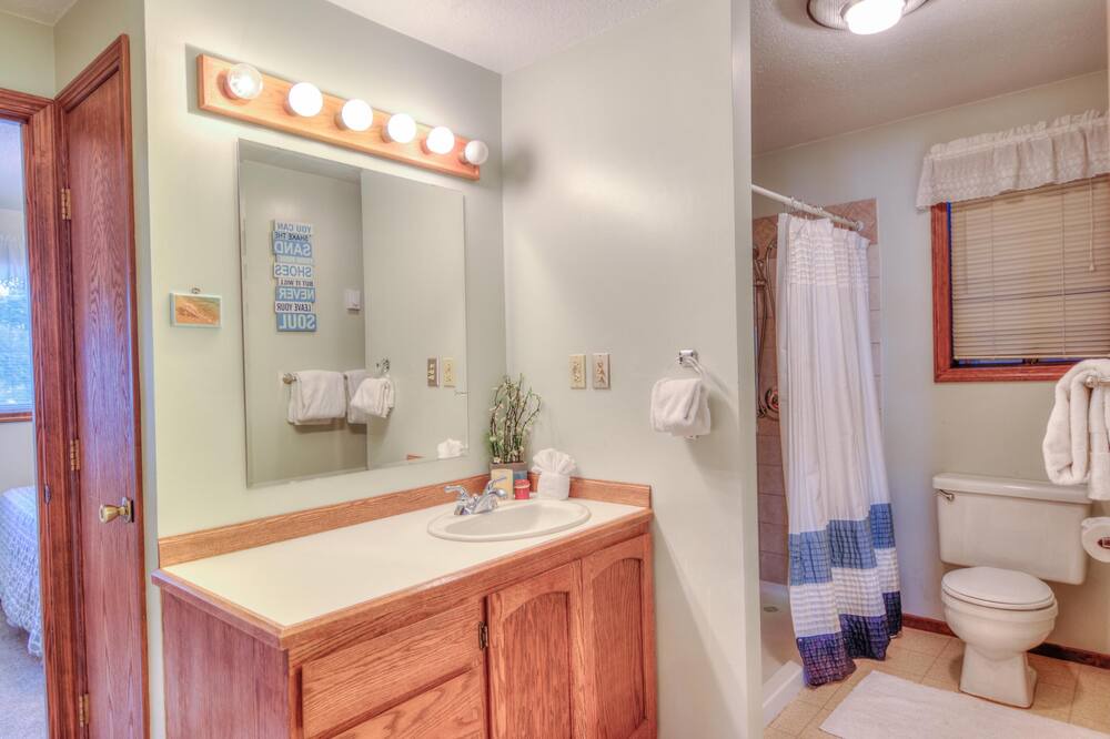 Photo of Bathroom in Sandpiper Village