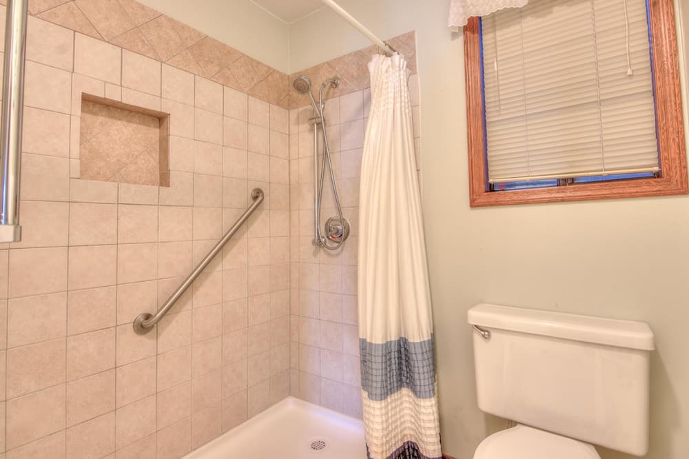 Photo of Bathroom in Sandpiper Village
