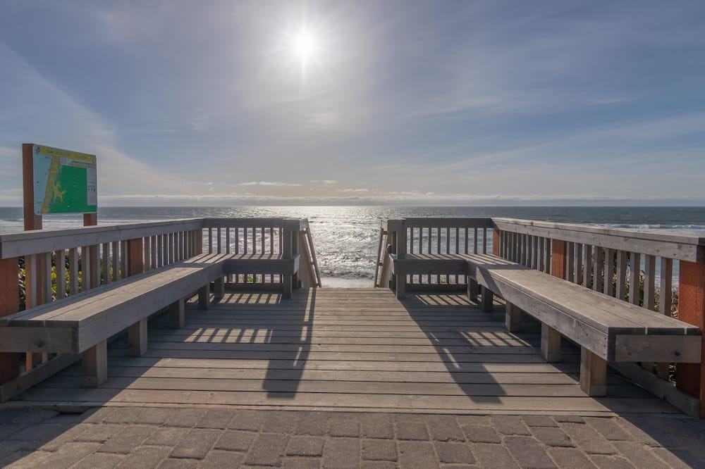 Photo of Patio Balcony in Lincoln Beach