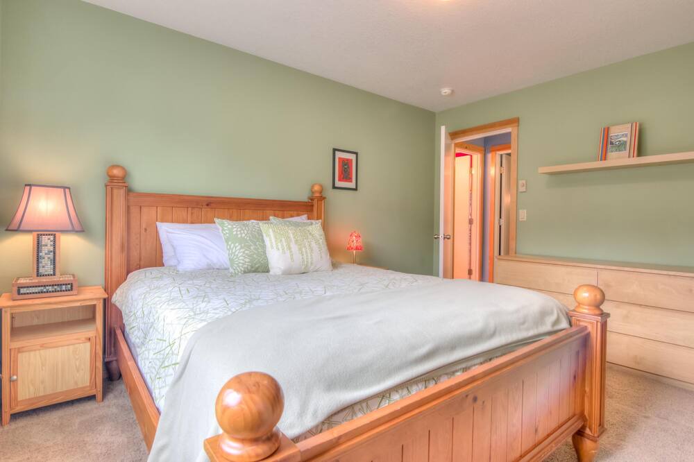 Photo of Bedroom in Kiwanda Shores