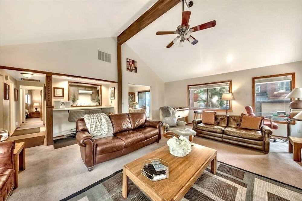 Photo of Livingroom in Montgomery Estates